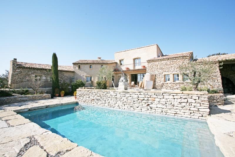 Proche de Gordes... dans un site exceptionnel !